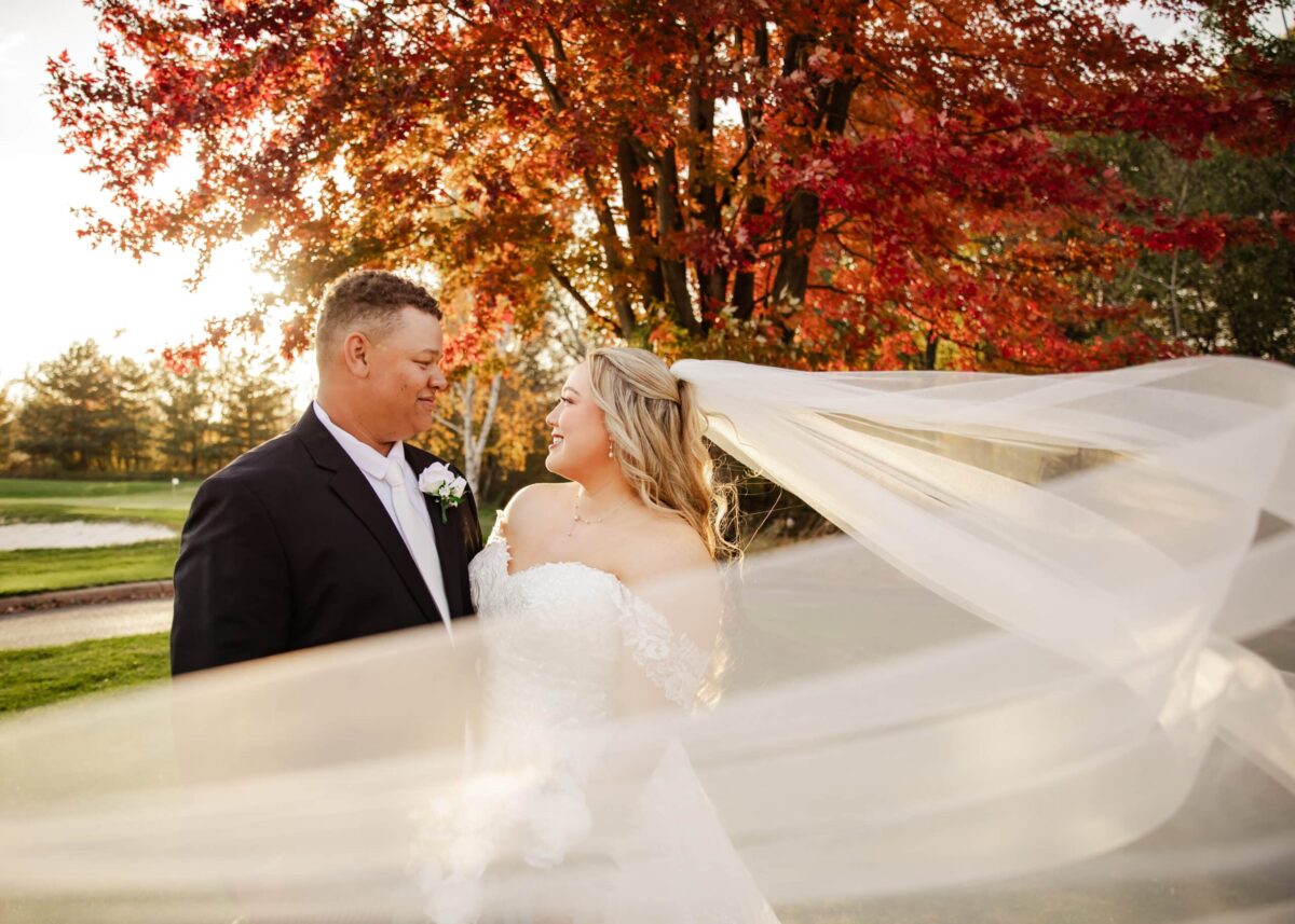 The ultimate guide to wedding photography poses: creating stunning wedding photos.